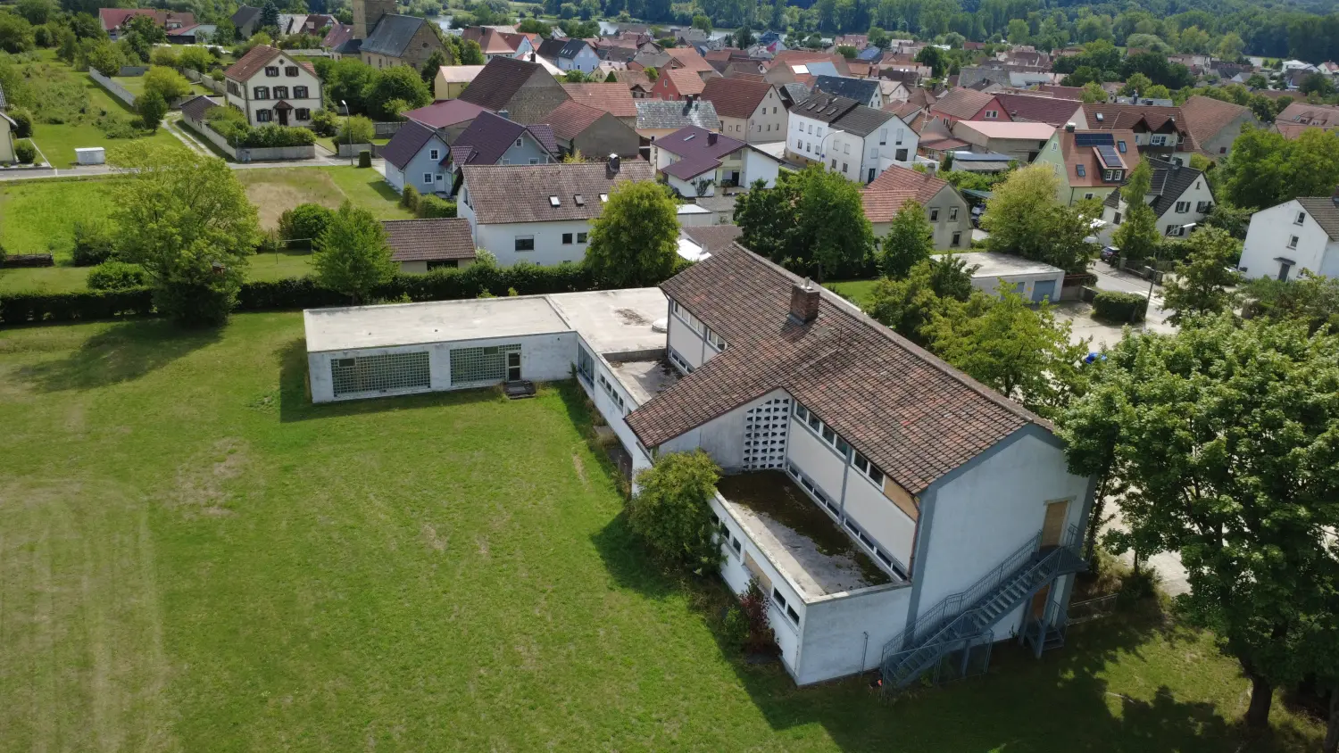 Sachverständigenbüro Bamberg – Drohnenfotografie von Immobilien Flachdachgutachten 